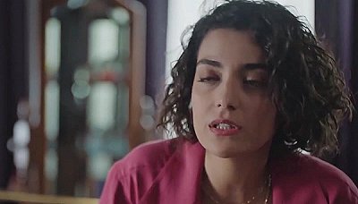 Qamoqxonadagi jinsiy aloqa qopol va qiyin Ular jojani aldab, anal jinsiy aloqa qilishdi.