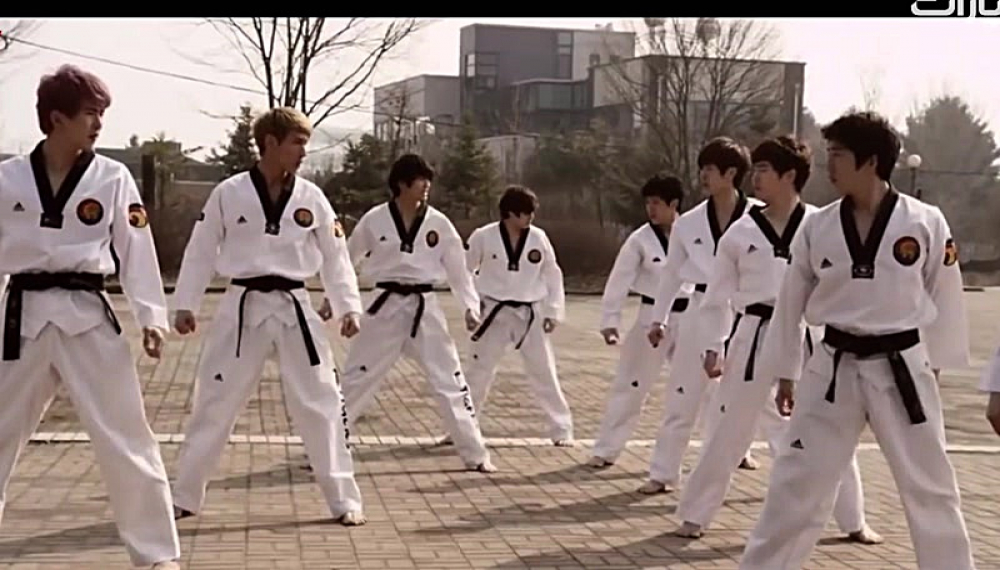 رزم آور - نورا نراقی