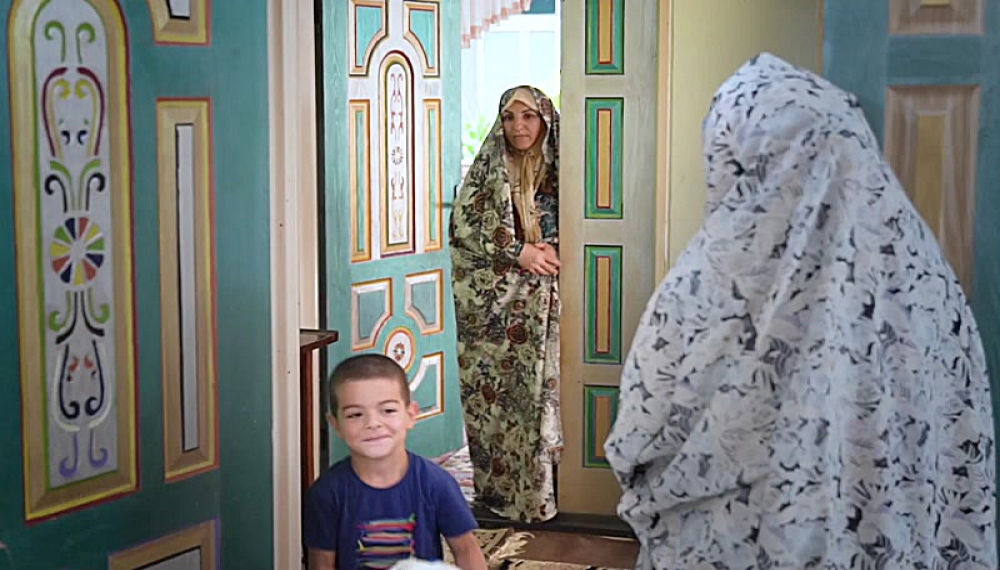 پا به ماه - فصل 1 قسمت 1: الفبای زندگی