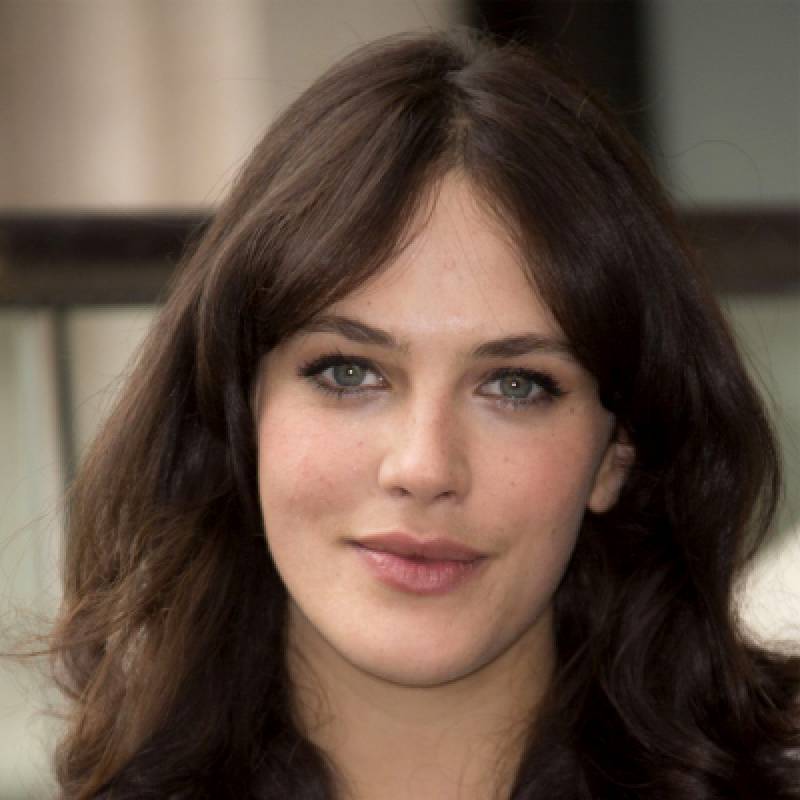 جسیکا براون فیندلی - Jessica Brown Findlay