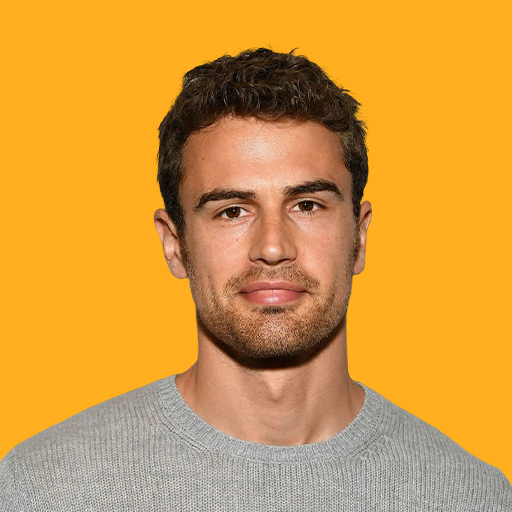 تئو جیمز - Theo James