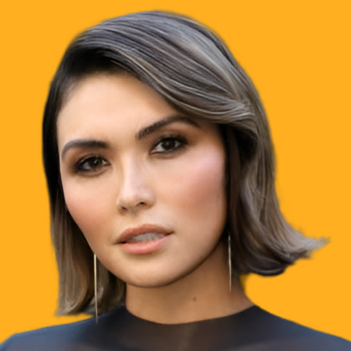 دنیلا پیندا - Daniella Pineda