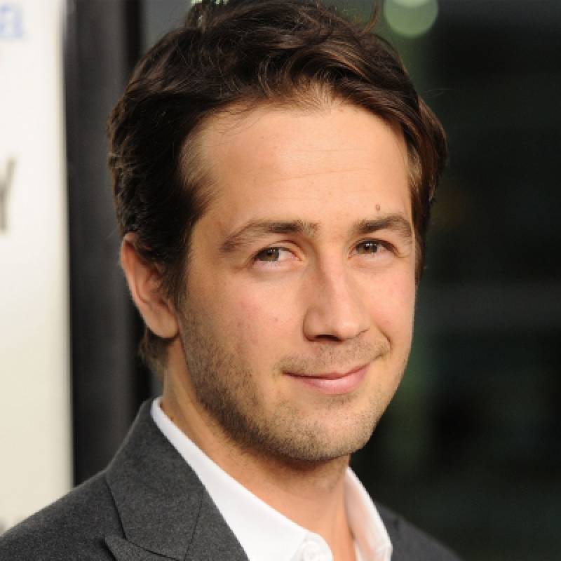 مایکل آنگارانو - Michael Angarano