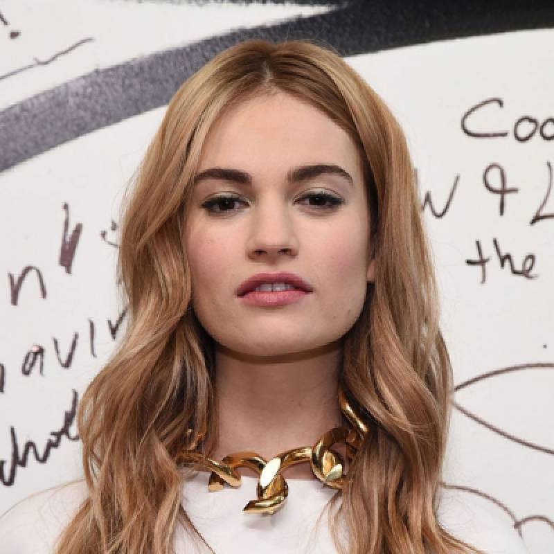 لیلی جیمز - Lily James