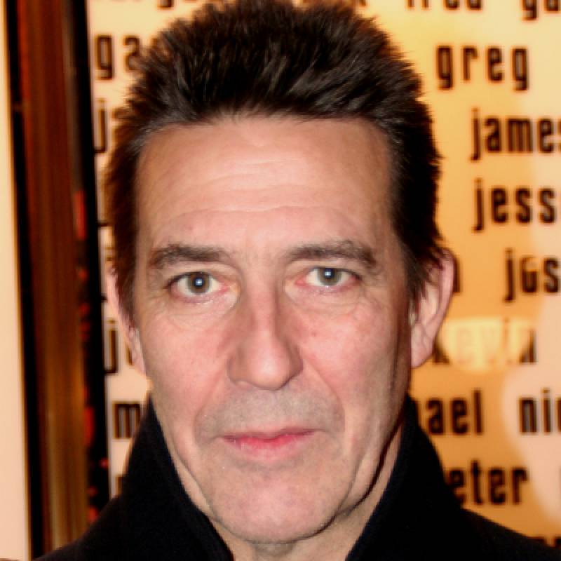 کیران هایندز - Ciaran Hinds