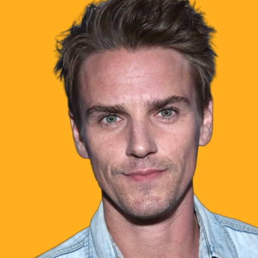 ریلی اسمیت - Riley Smith