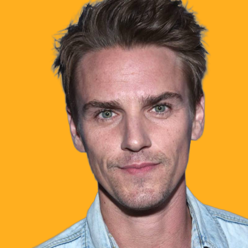 ریلی اسمیت - Riley Smith