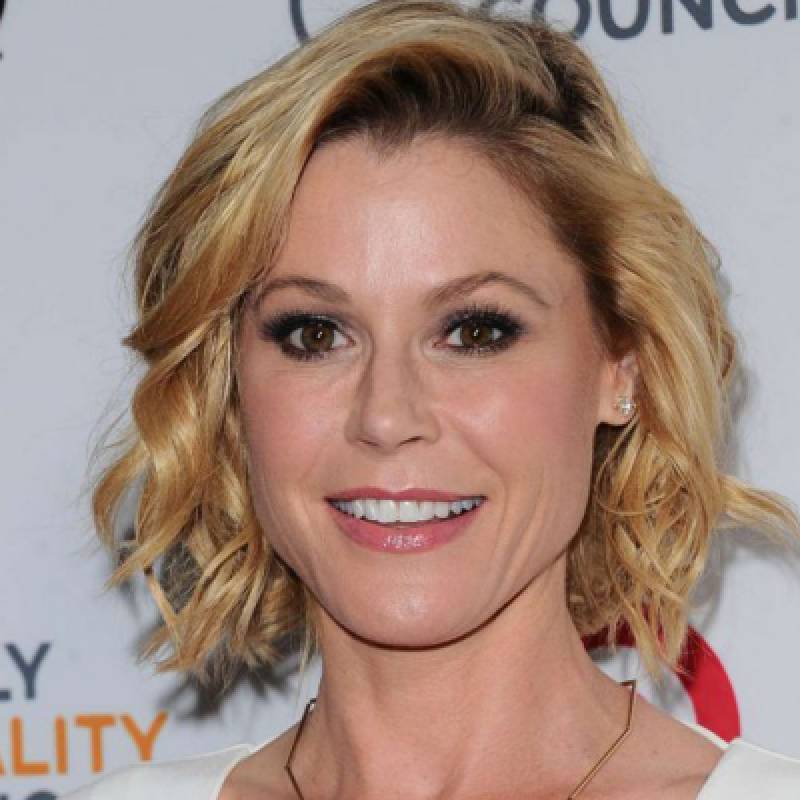 جولی بوون - Julie Bowen