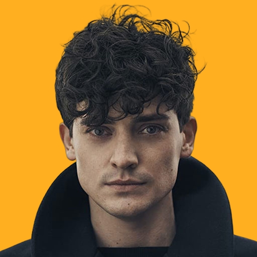 آنورین برنارد - Aneurin Barnard